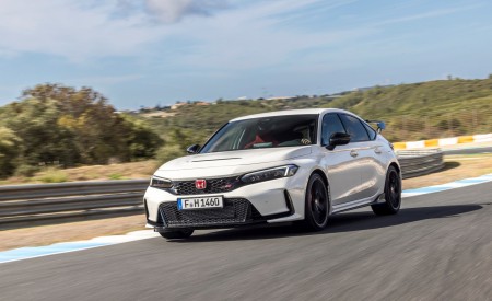 2023 Honda Civic Type R (EU-Spec) Front Three-Quarter Wallpapers 450x275 (60)