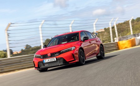 2023 Honda Civic Type R (EU-Spec) Front Three-Quarter Wallpapers 450x275 (33)