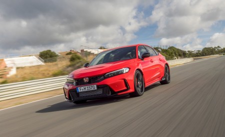 2023 Honda Civic Type R (EU-Spec) Front Three-Quarter Wallpapers 450x275 (27)