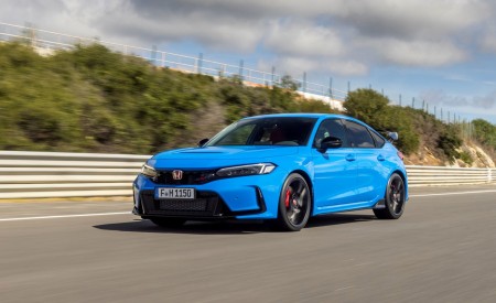 2023 Honda Civic Type R (EU-Spec) Front Three-Quarter Wallpapers 450x275 (5)