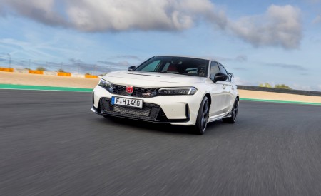 2023 Honda Civic Type R (EU-Spec) Front Three-Quarter Wallpapers 450x275 (61)