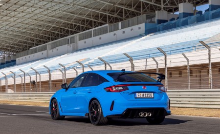 2023 Honda Civic Type R (EU-Spec) Rear Three-Quarter Wallpapers 450x275 (15)
