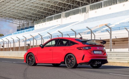 2023 Honda Civic Type R (EU-Spec) Rear Three-Quarter Wallpapers 450x275 (40)