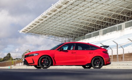 2023 Honda Civic Type R (EU-Spec) Side Wallpapers 450x275 (41)
