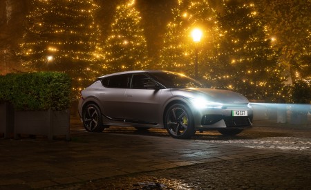 2023 Kia EV6 GT UK version Front Three-Quarter Wallpapers  450x275 (37)