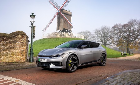 2023 Kia EV6 GT UK version Front Three-Quarter Wallpapers 450x275 (33)
