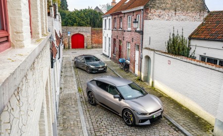 2023 Kia EV6 GT UK version Front Three-Quarter Wallpapers 450x275 (34)