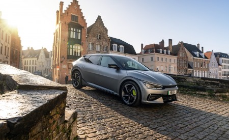 2023 Kia EV6 GT UK version Front Three-Quarter Wallpapers 450x275 (23)