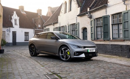 2023 Kia EV6 GT UK version Front Three-Quarter Wallpapers 450x275 (35)