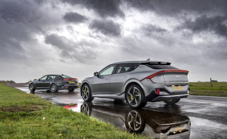 2023 Kia EV6 GT UK version Rear Three-Quarter Wallpapers 450x275 (7)