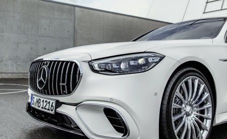 2023 Mercedes-AMG S 63 E PERFORMANCE (Color: MANUFAKTUR Cashmere White Magno) Front Wallpapers 450x275 (31)