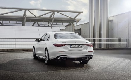 2023 Mercedes-AMG S 63 E PERFORMANCE (Color: MANUFAKTUR Cashmere White Magno) Rear Three-Quarter Wallpapers 450x275 (29)