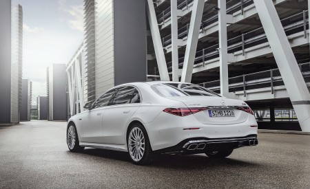 2023 Mercedes-AMG S 63 E PERFORMANCE (Color: MANUFAKTUR Cashmere White Magno) Rear Three-Quarter Wallpapers 450x275 (20)