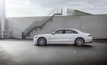 2023 Mercedes-AMG S 63 E PERFORMANCE (Color: MANUFAKTUR Cashmere White Magno) Side Wallpapers 450x275 (24)