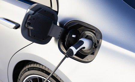 2023 Mercedes-AMG S 63 E PERFORMANCE (Color: MANUFAKTUR Selenite Grey Magno) Charging Connector Wallpapers 450x275 (92)