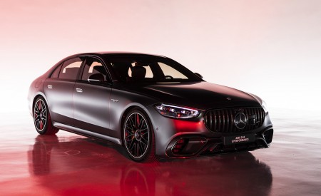 2023 Mercedes-AMG S 63 E PERFORMANCE (Color: MANUFAKTUR Selenite Grey Magno) Front Three-Quarter Wallpapers 450x275 (144)