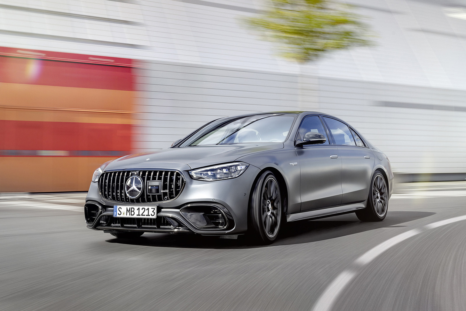 2023 Mercedes-AMG S 63 E PERFORMANCE (Color: MANUFAKTUR Selenite Grey Magno) Front Three-Quarter Wallpapers (6)