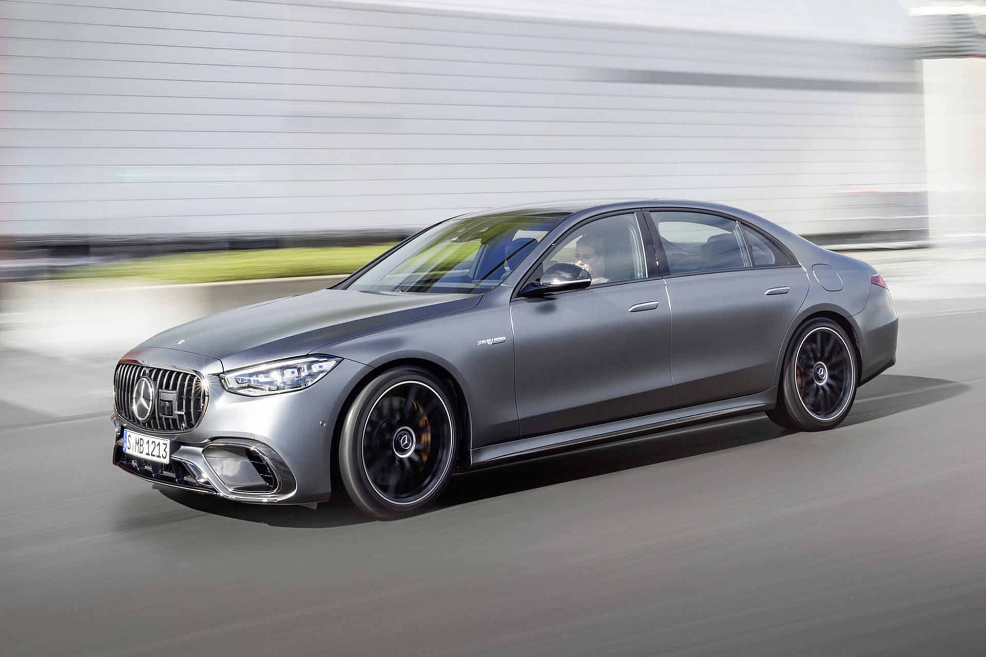 2023 Mercedes-AMG S 63 E PERFORMANCE (Color: MANUFAKTUR Selenite Grey Magno) Front Three-Quarter Wallpapers (3)