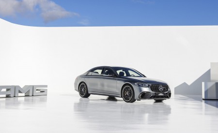 2023 Mercedes-AMG S 63 E PERFORMANCE (Color: MANUFAKTUR Selenite Grey Magno) Front Three-Quarter Wallpapers 450x275 (64)