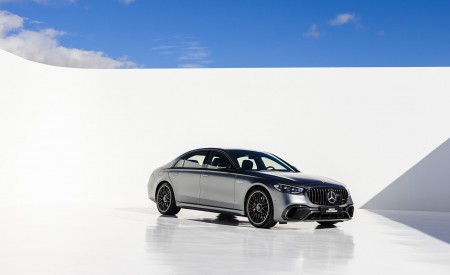 2023 Mercedes-AMG S 63 E PERFORMANCE (Color: MANUFAKTUR Selenite Grey Magno) Front Three-Quarter Wallpapers 450x275 (65)