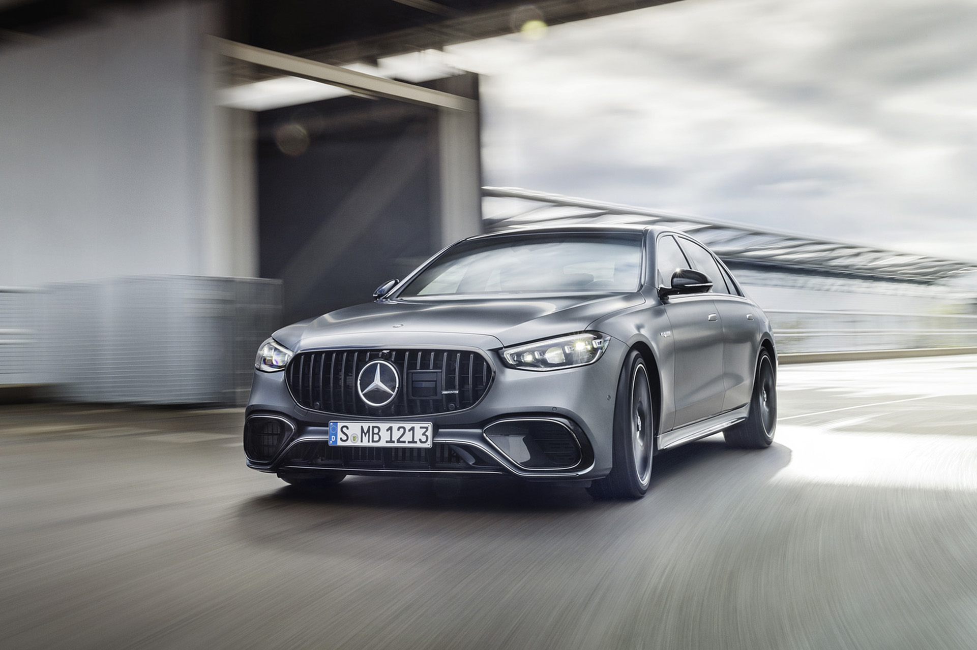 2023 Mercedes-AMG S 63 E PERFORMANCE (Color: MANUFAKTUR Selenite Grey Magno) Front Wallpapers (10)
