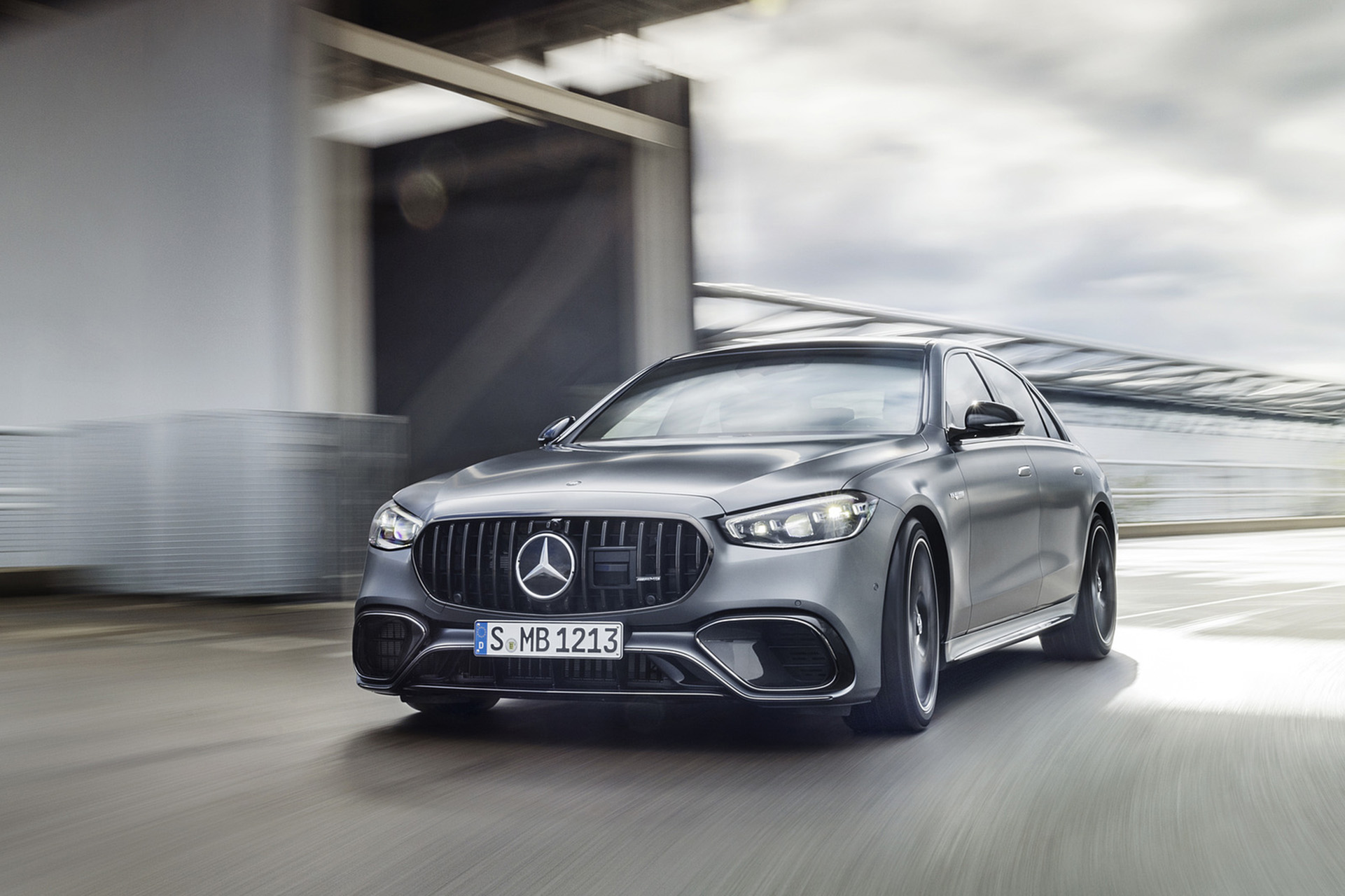 2023 Mercedes-AMG S 63 E PERFORMANCE (Color: MANUFAKTUR Selenite Grey Magno) Front Wallpapers (4)