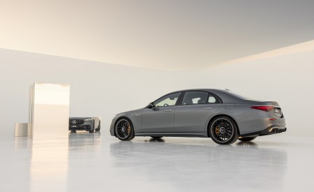 2023 Mercedes-AMG S 63 E PERFORMANCE (Color: MANUFAKTUR Selenite Grey Magno) Rear Three-Quarter Wallpapers 450x275 (75)
