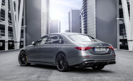 2023 Mercedes-AMG S 63 E PERFORMANCE (Color: MANUFAKTUR Selenite Grey Magno) Rear Three-Quarter Wallpapers 450x275 (41)