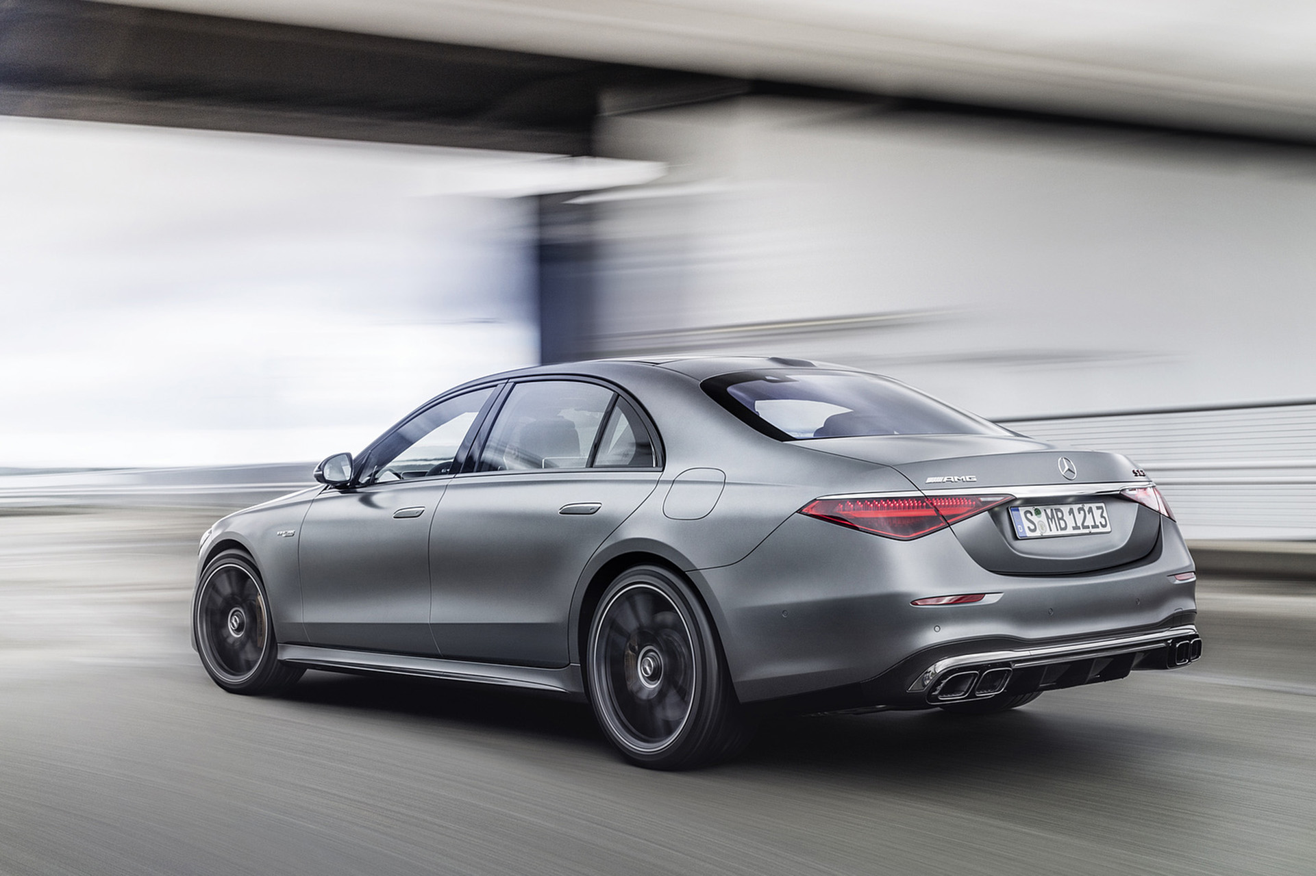 2023 Mercedes-AMG S 63 E PERFORMANCE (Color: MANUFAKTUR Selenite Grey Magno) Rear Three-Quarter Wallpapers (5)