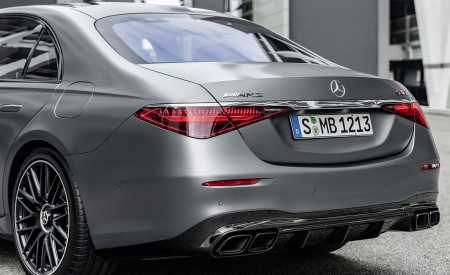 2023 Mercedes-AMG S 63 E PERFORMANCE (Color: MANUFAKTUR Selenite Grey Magno) Rear Wallpapers 450x275 (44)