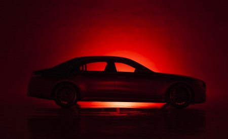 2023 Mercedes-AMG S 63 E PERFORMANCE (Color: MANUFAKTUR Selenite Grey Magno) Side Wallpapers 450x275 (153)