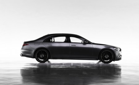 2023 Mercedes-AMG S 63 E PERFORMANCE (Color: MANUFAKTUR Selenite Grey Magno) Side Wallpapers 450x275 (147)