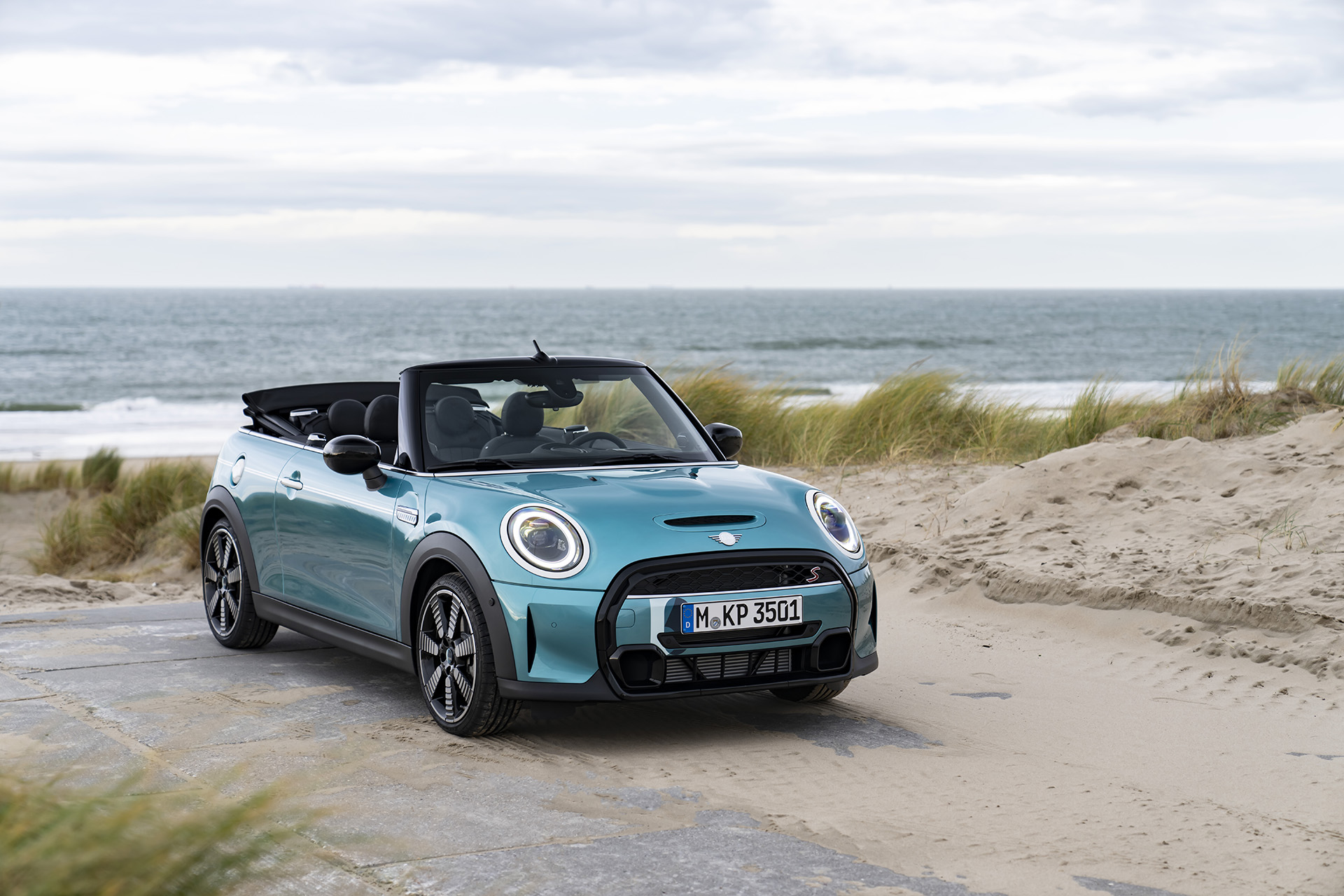 2023 Mini Cooper S Convertible Seaside Edition (Color: Caribbean Aqua) Front Three-Quarter Wallpapers #21 of 133