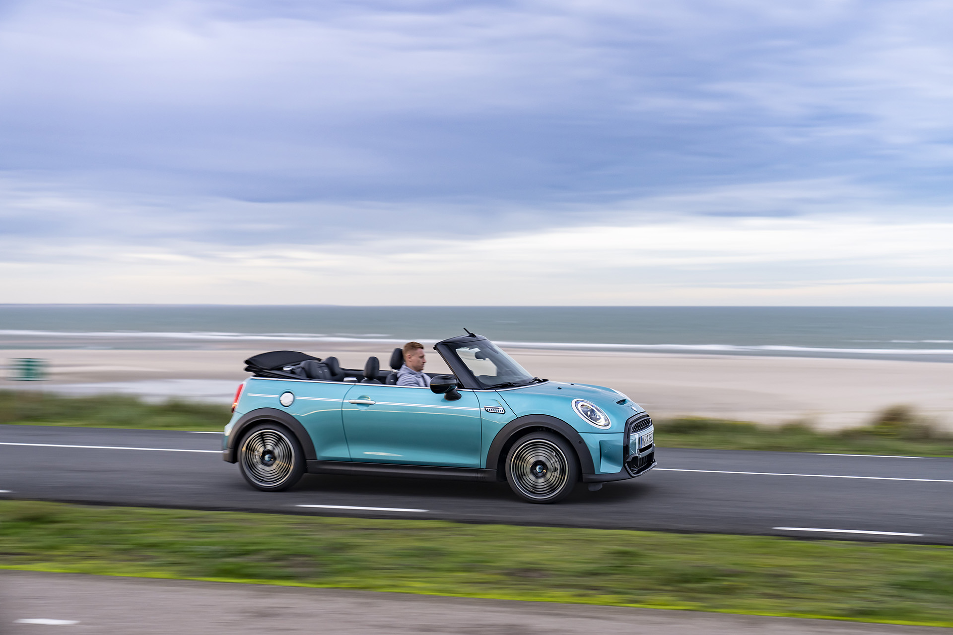 2023 Mini Cooper S Convertible Seaside Edition (Color: Caribbean Aqua) Side Wallpapers #13 of 133