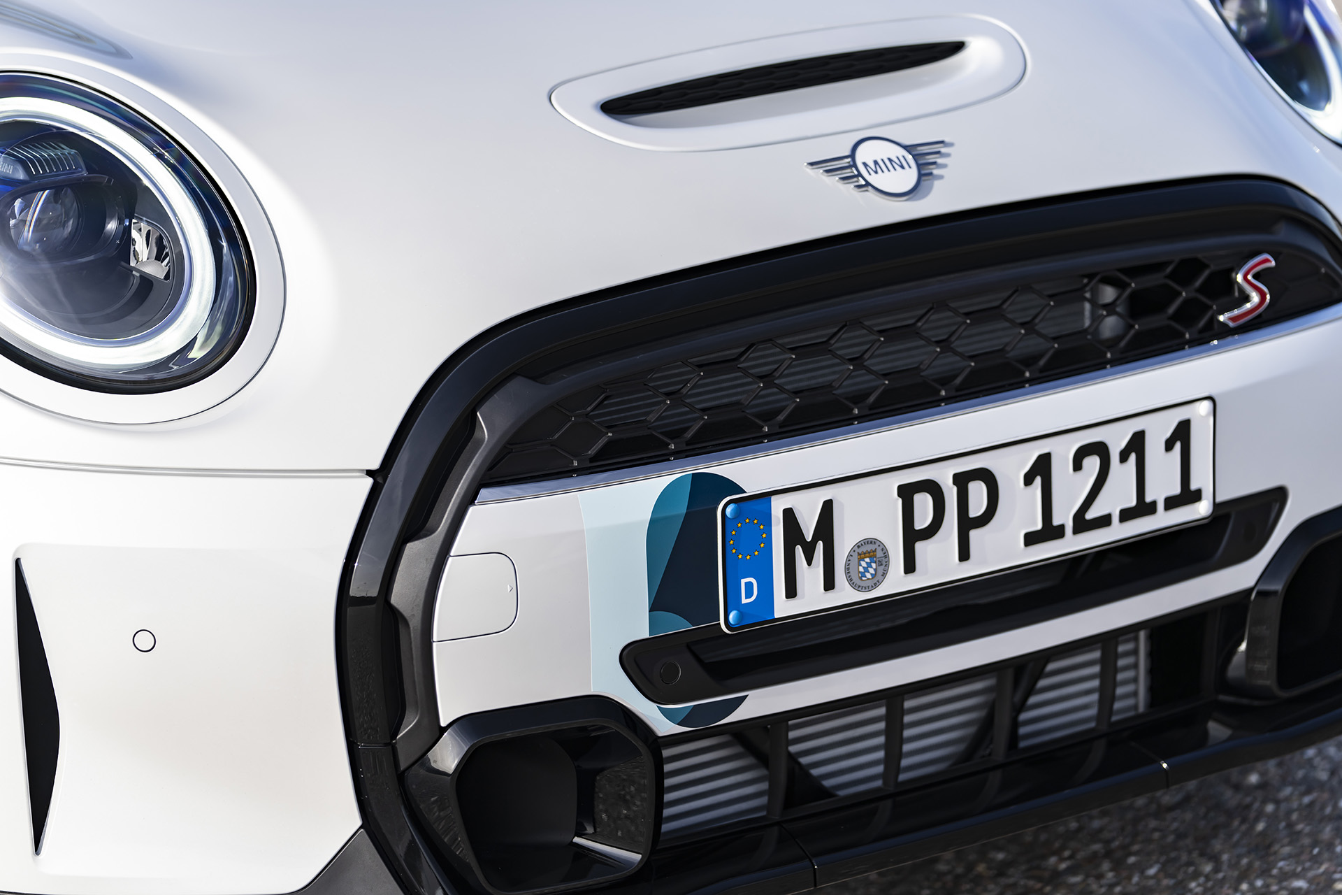 2023 Mini Cooper S Convertible Seaside Edition (Color: Nanuq White) Grille Wallpapers #117 of 133