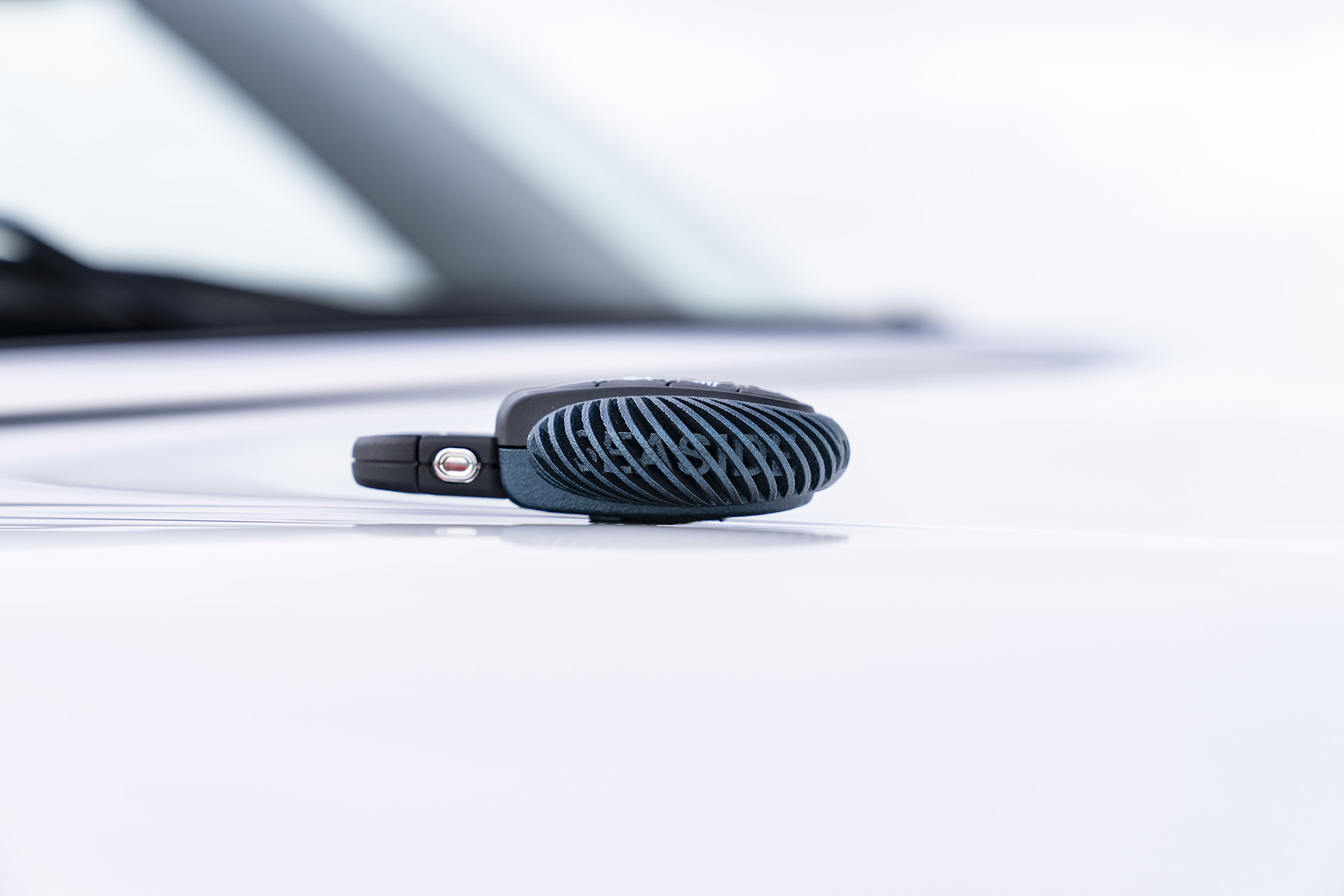 2023 Mini Cooper S Convertible Seaside Edition (Color: Nanuq White) Key Fob Wallpapers #128 of 133