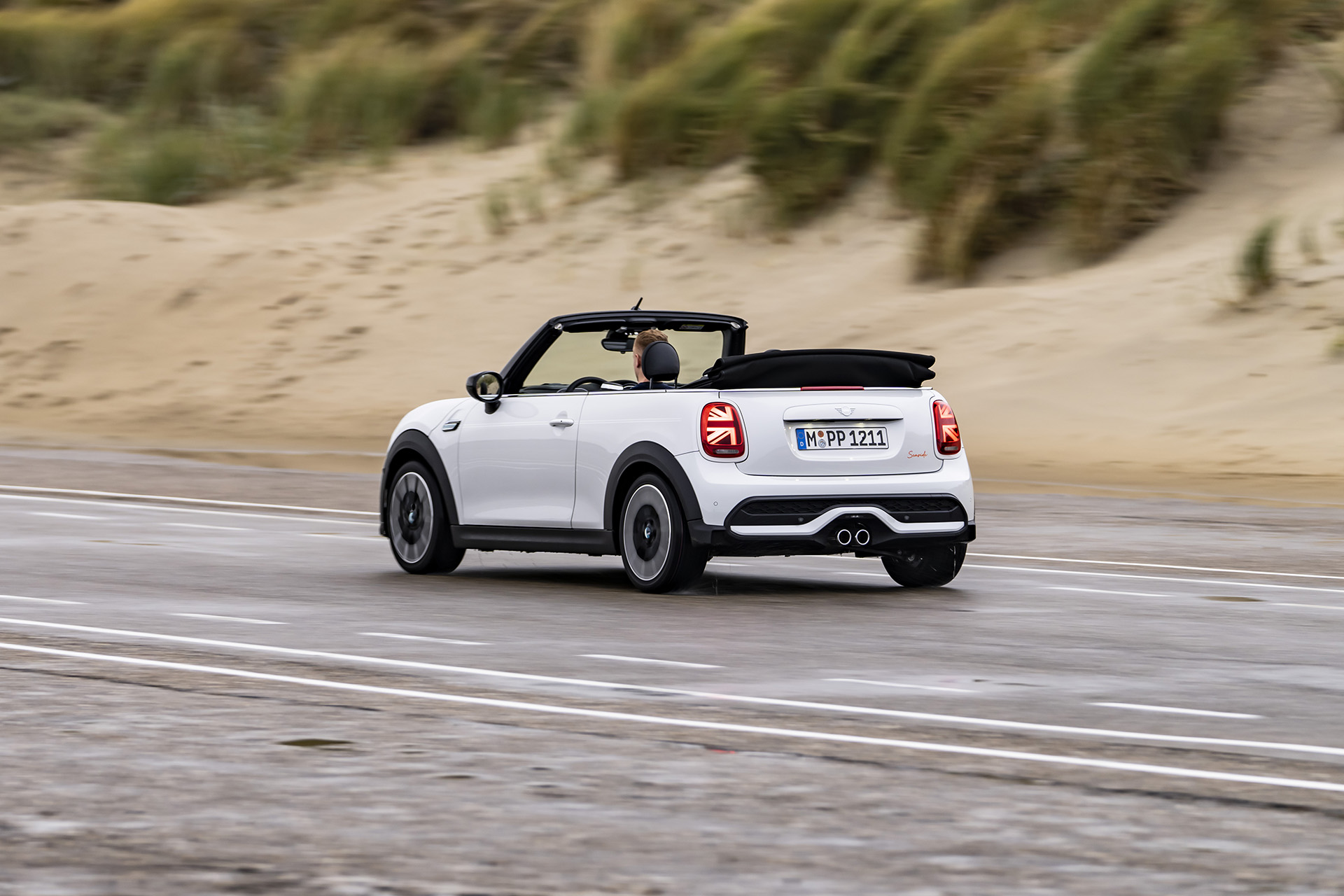 2023 Mini Cooper S Convertible Seaside Edition (Color: Nanuq White) Rear Three-Quarter Wallpapers #97 of 133