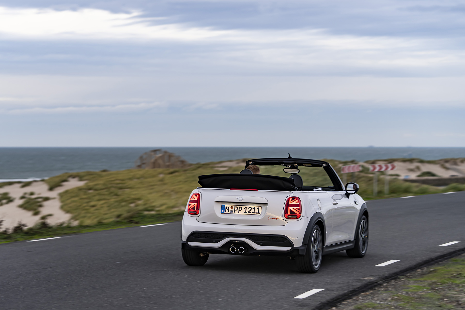 2023 Mini Cooper S Convertible Seaside Edition (Color: Nanuq White) Rear Three-Quarter Wallpapers #90 of 133