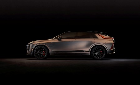 2026 Cadillac Lyriq-V Side Wallpaper 450x275 (8)