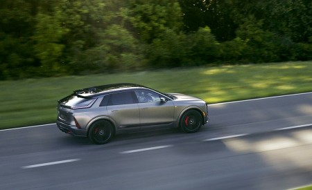 2026 Cadillac Lyriq-V Side Wallpaper 450x275 (3)