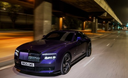 2026 Rolls-Royce Spectre Black Badge Front Three-Quarter Wallpaper 450x275 (5)