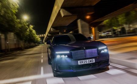 2026 Rolls-Royce Spectre Black Badge Front Wallpaper 450x275 (6)