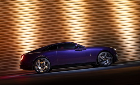 2026 Rolls-Royce Spectre Black Badge Side Wallpaper 450x275 (9)
