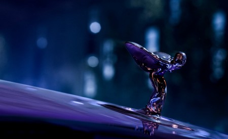 2026 Rolls-Royce Spectre Black Badge Spirit of Ecstasy Wallpaper 450x275 (14)