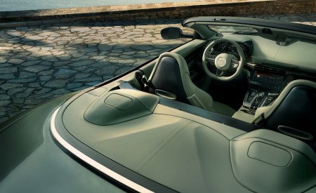 2026 Aston Martin Vanquish Volante Interior Wallpaper 450x275 (17)
