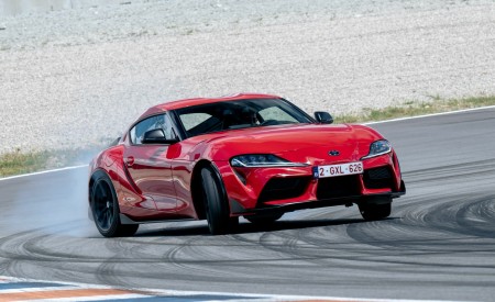 2026 Toyota GR Supra Lightweight EVO Front Three-Quarter Wallpaper 450x275 (19)