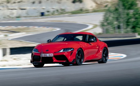 2026 Toyota GR Supra Lightweight EVO Front Three-Quarter Wallpaper 450x275 (5)