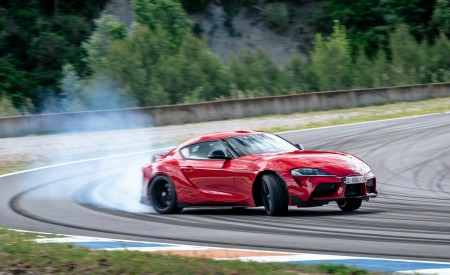 2026 Toyota GR Supra Lightweight EVO Front Three-Quarter Wallpaper 450x275 (20)