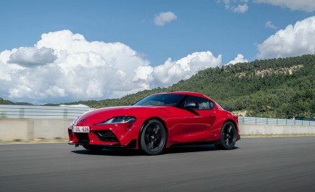 2026 Toyota GR Supra Lightweight EVO Front Three-Quarter Wallpaper 450x275 (14)