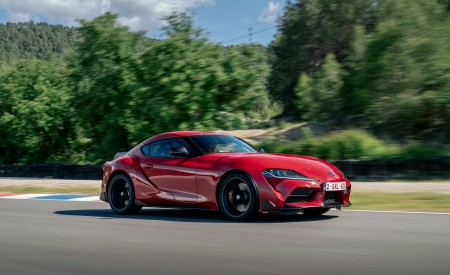 2026 Toyota GR Supra Lightweight EVO Front Three-Quarter Wallpaper 450x275 (2)